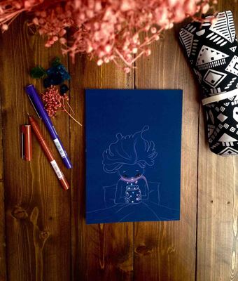 دفتر یادداشت آبی فانتزی با طرح پسر بچه و ستاره های رنگی