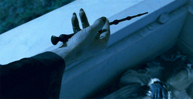 الدر وند در دستان ولدمورت